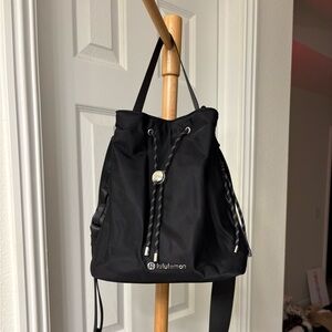 lululemon Drawstring Bucket Crossbody Bag 5L